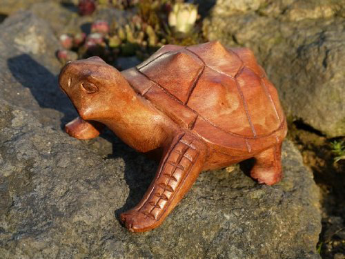 Verzierte Holz Dose Perlmuttintarsien Schildkröten schwarz Handarbeit Bali 20 cm 